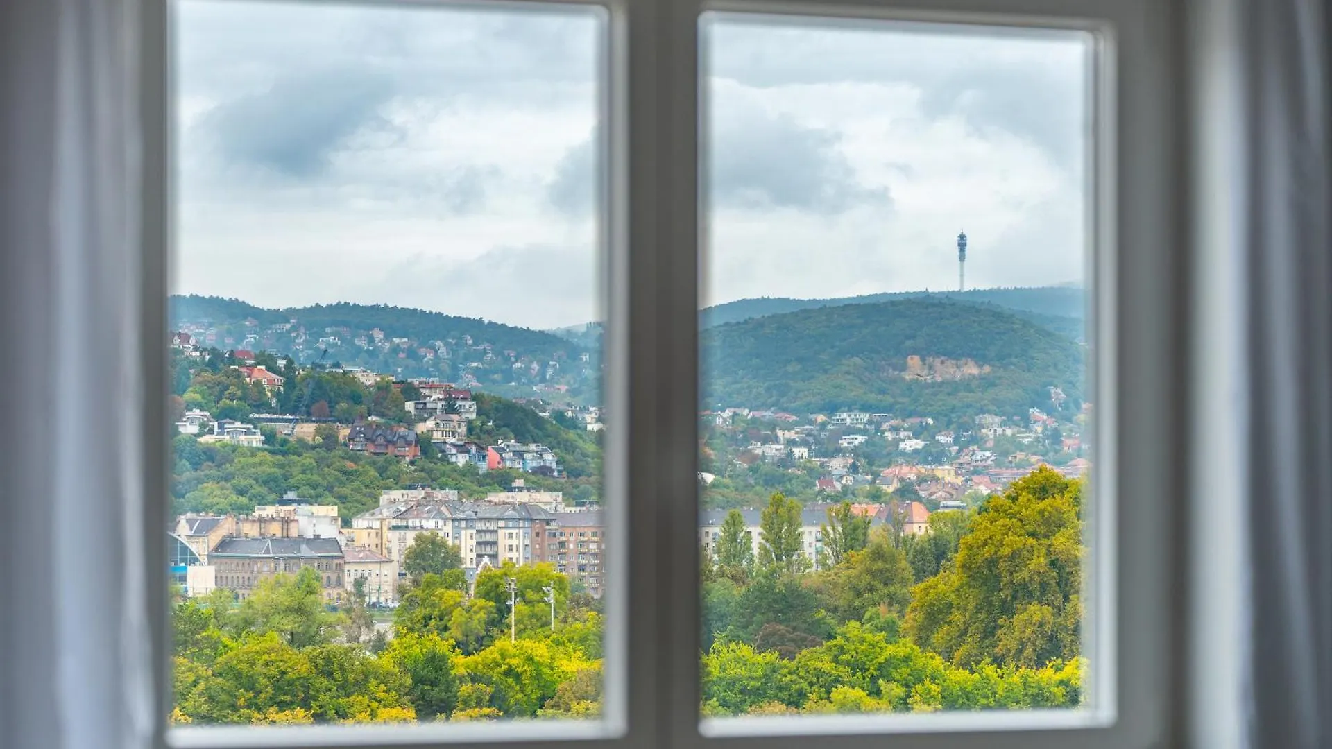 Panoramic Luxury Apartment In The Most Beautiful Part Of Budapest!